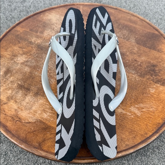 Michael Kors Sandals Wm 10 Signature Black White Logo Flip Flop Thong Beach Dorm - Picture 7 of 11